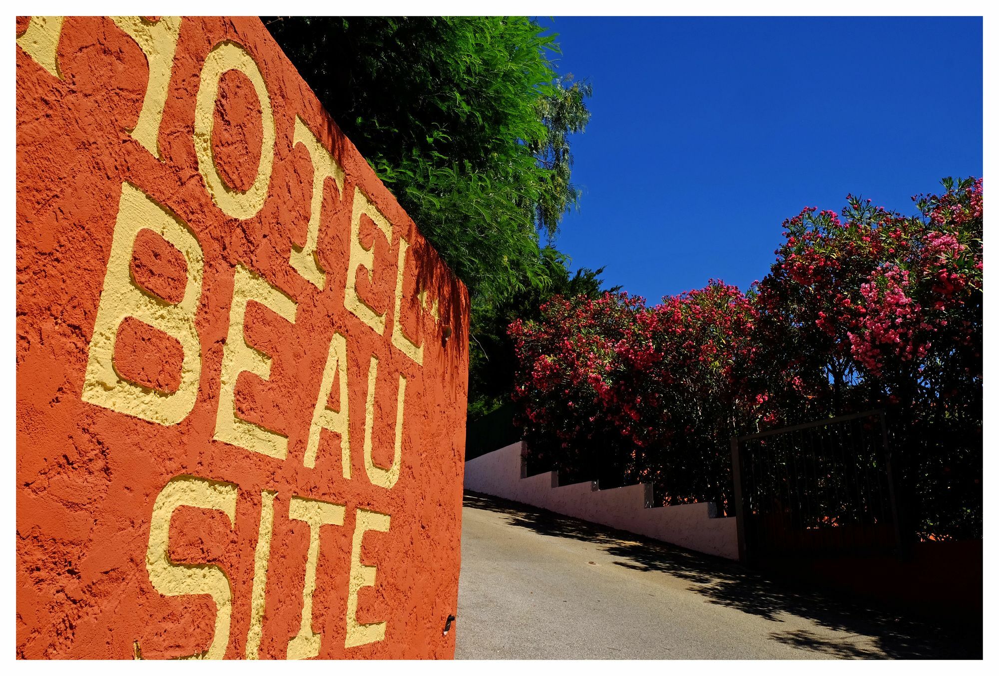 Hotel Beau Site Le Lavandou Bagian luar foto